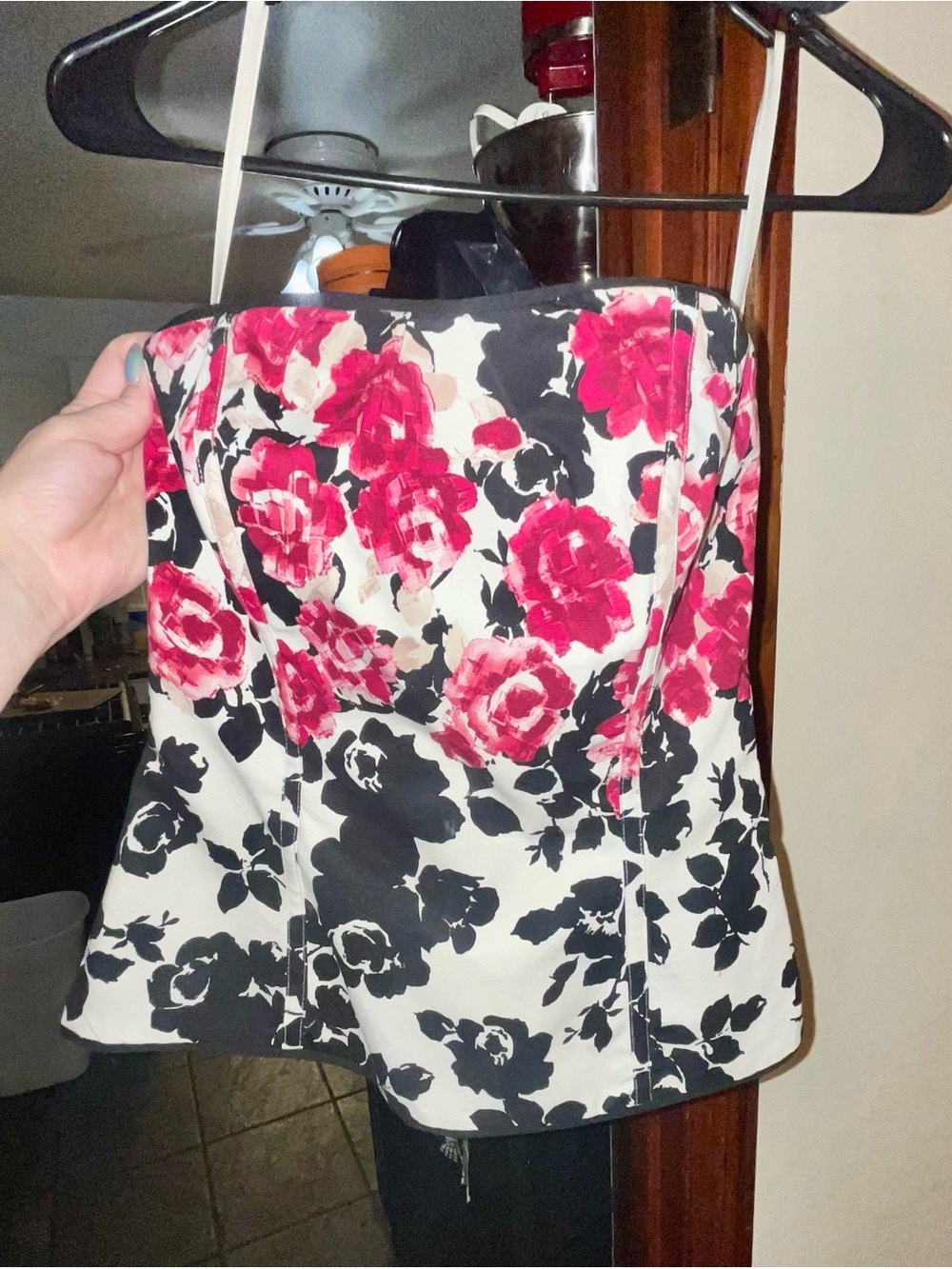White House Black Market corset.  Size 0. AI thought these were jeans 😂